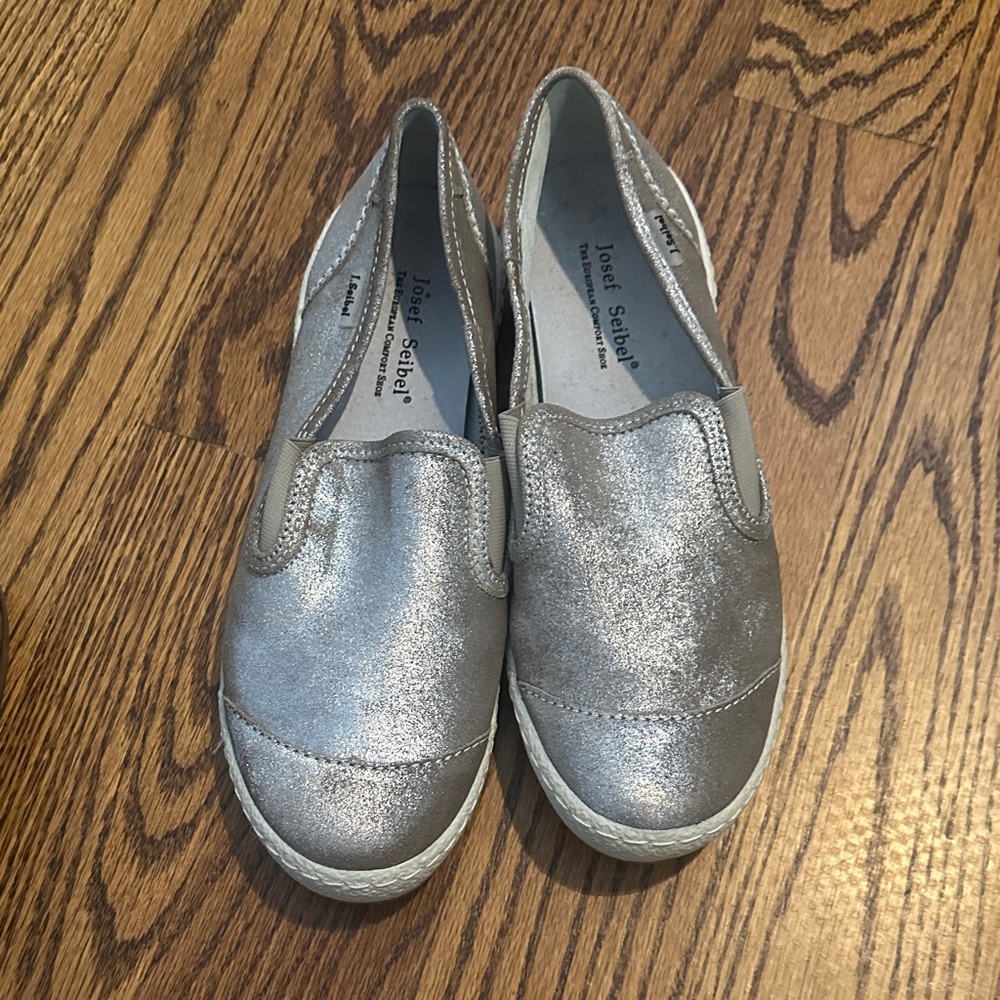Josef Seibel Women’s Silver Glitter Slip-On Sneakers